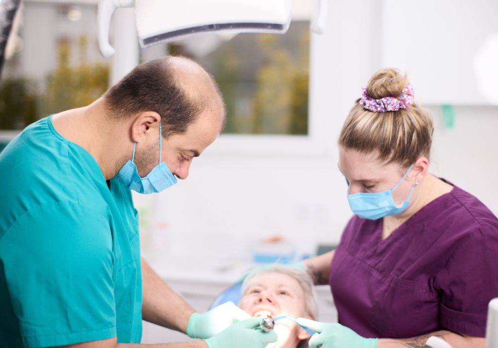 dr-alexandru-barna-dentiste-granville-equipe-2