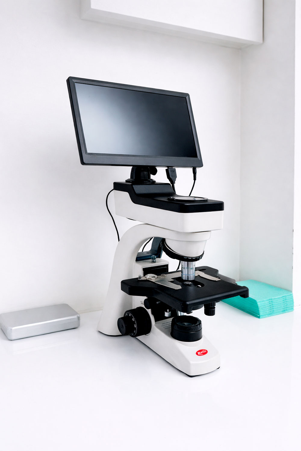 Microscope